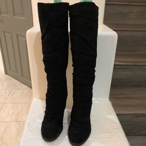 Carlos Santana knee high black (suede like) boots